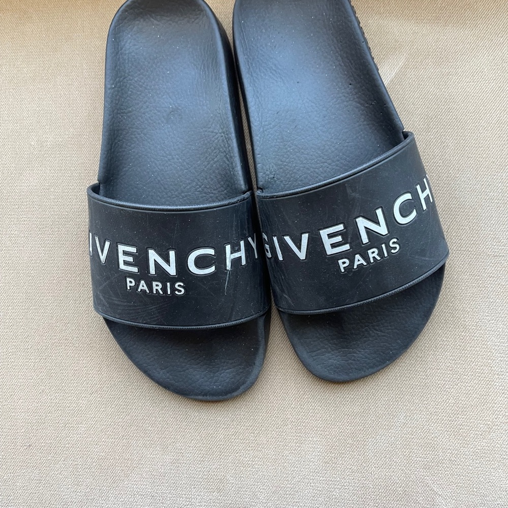 Givenchy - Picture 6 of 12